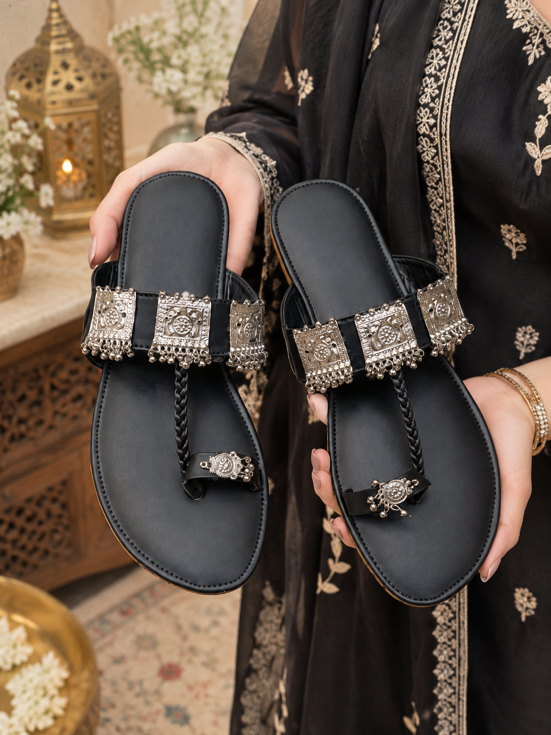 The Black Silver Motif Kolapuri.