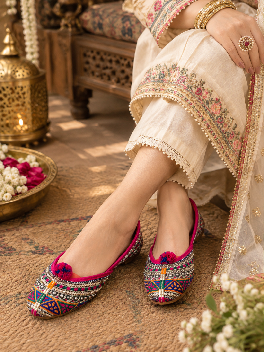 Rang-e-Riwaayat Multicolor Embroidered Khussa