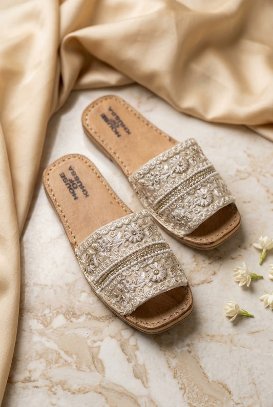 Graceful Ivory Pearl & Zari Slider