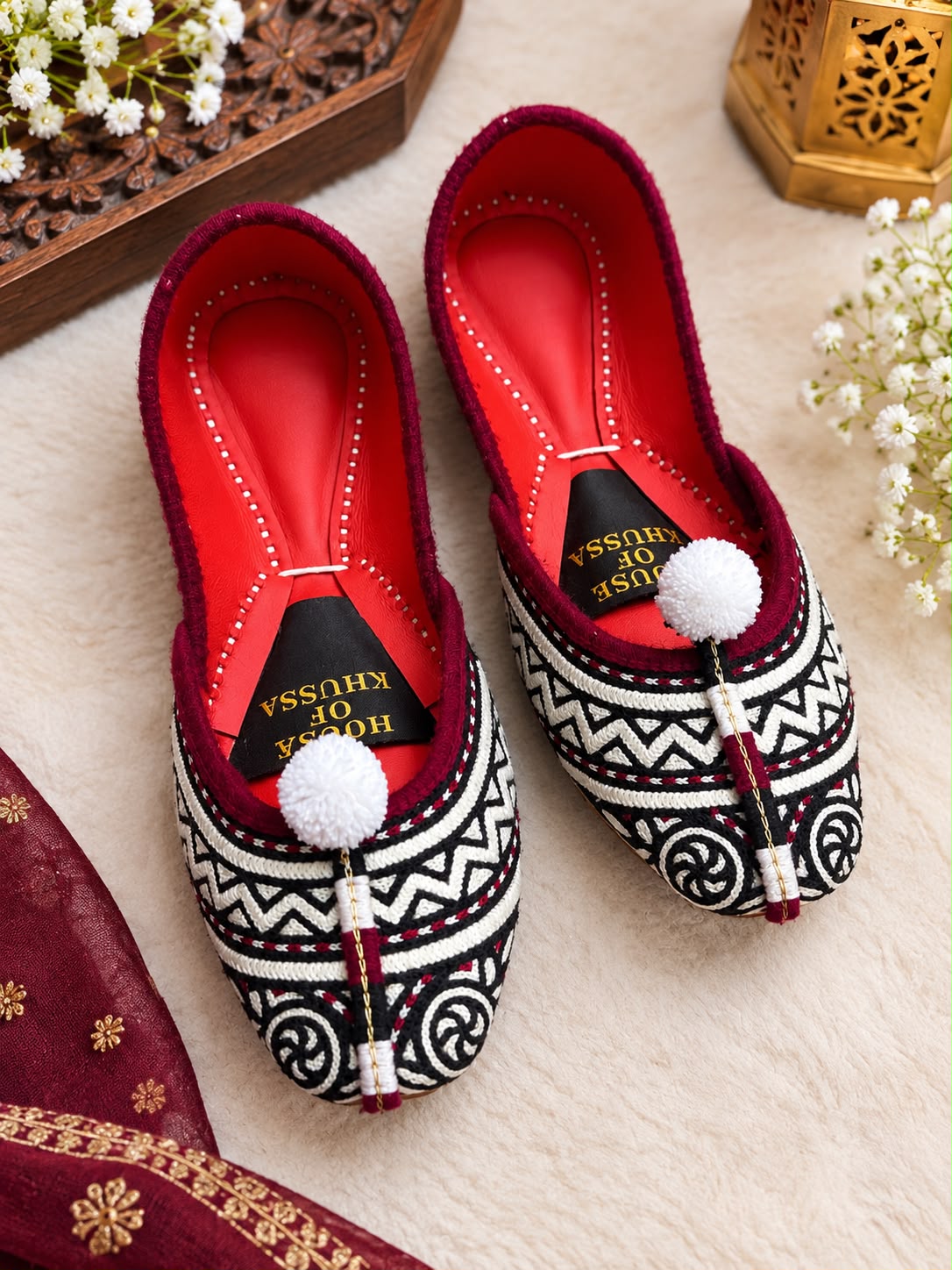 Black & White Embroidered Khussa