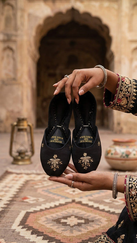 Noor-e-Zari Black Embroidered Khussa