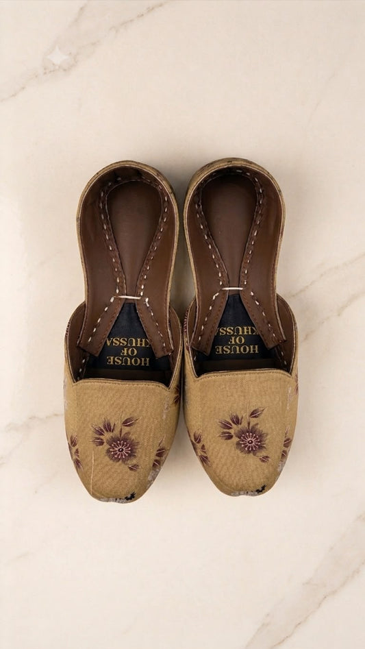 Classic Beige Floral Khussa